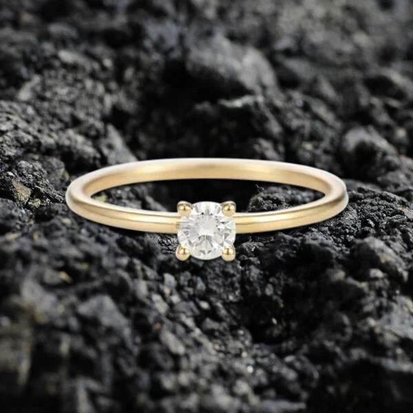 Solid 14K Yellow Gold Engagement Women's Ring 0.50Ct Round Cut VVS1 Moissanite