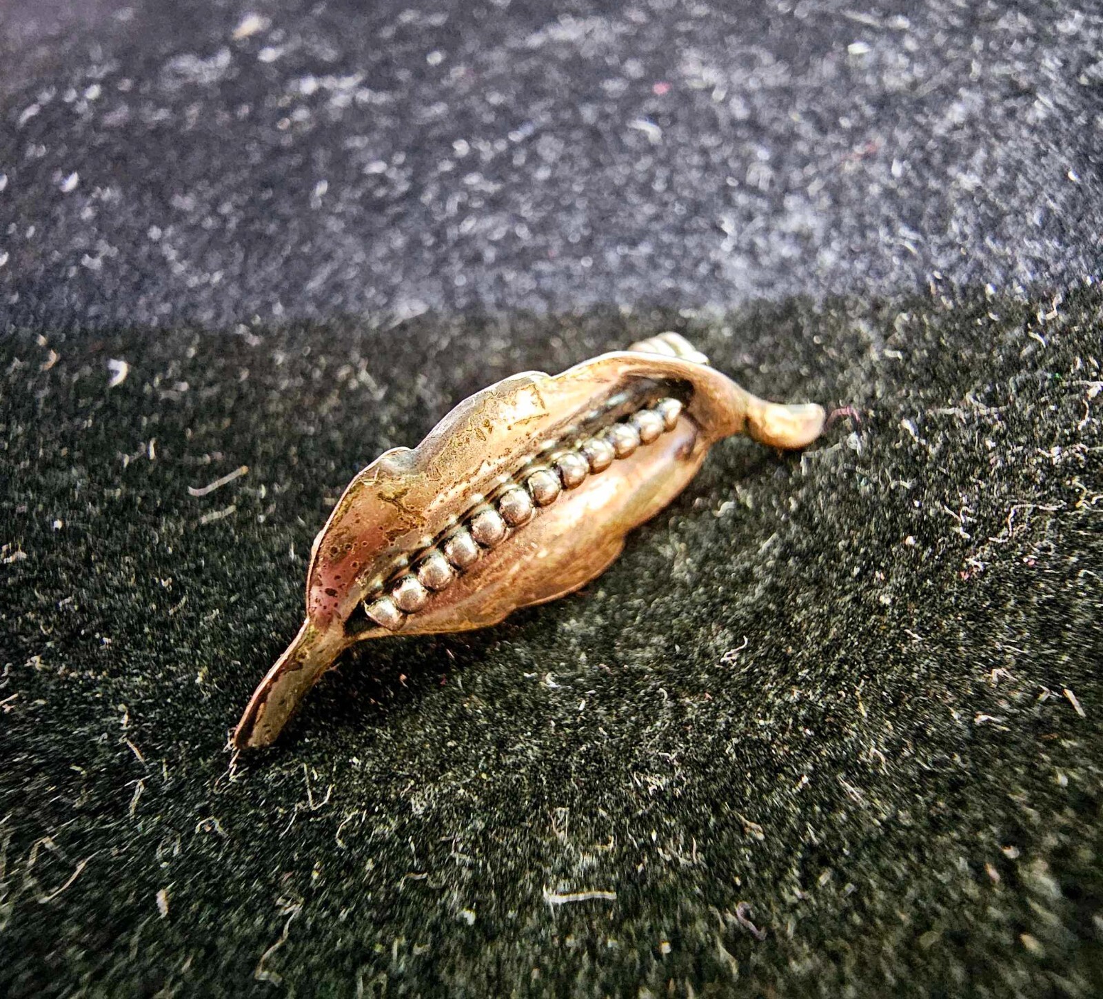 Vtg Sterling Silver Small Leaf /Beans on Leaf 3D Design Brooch Pin- S10