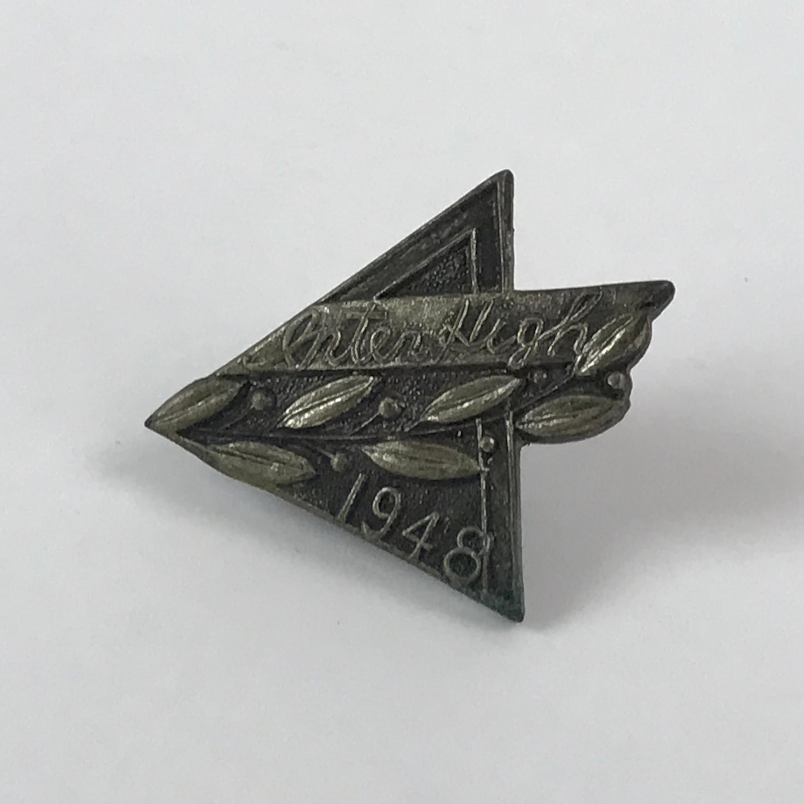 Japanese High School Metal Pin Badge Vtg 1948 English Triangle Leaves JK561