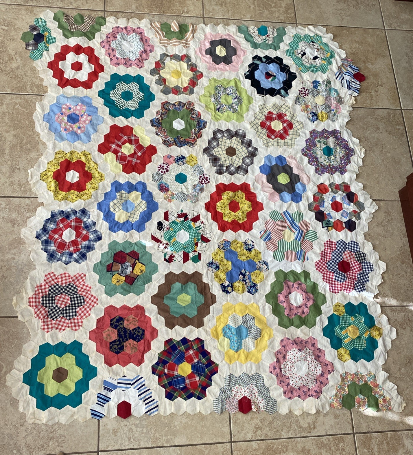 Vintage Quilt Top Grandmother’s Flower Garden Hand Pieced 59” X 74”