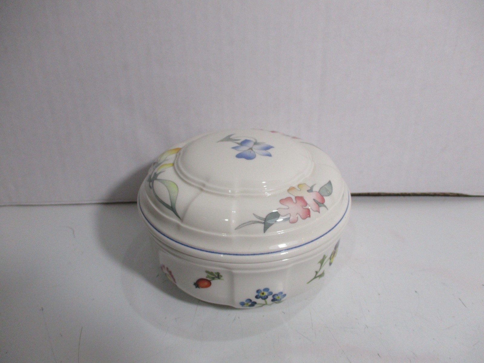 Villeroy & Boch “Riviera” Pastel Floral Covered Porecelean Trinket Dish 4"