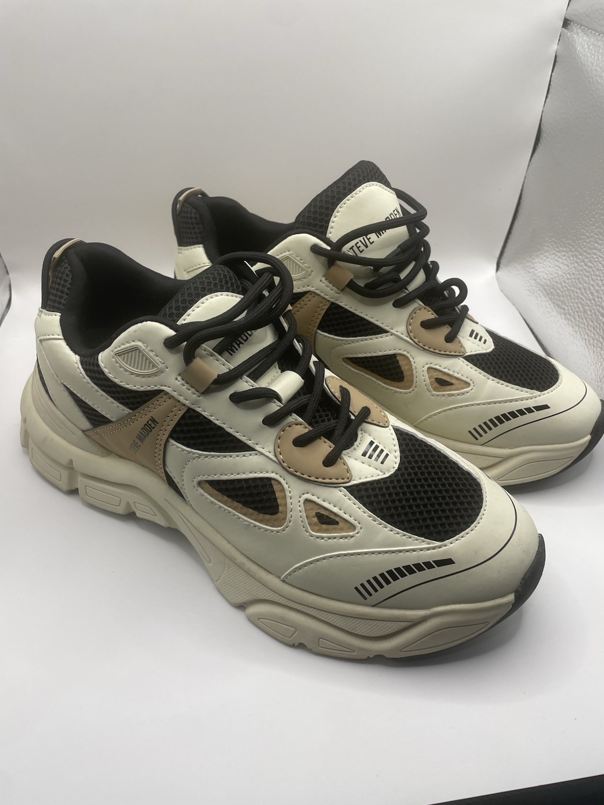 Steve Madden CLYDIE Colorblock PU Textile Low Top Sneakers White Black Beige