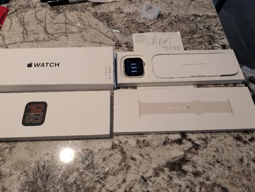 Apple Watch SE 3 44mm Starlight Aluminum - Starlight Sport Band MEHJ4LW/A