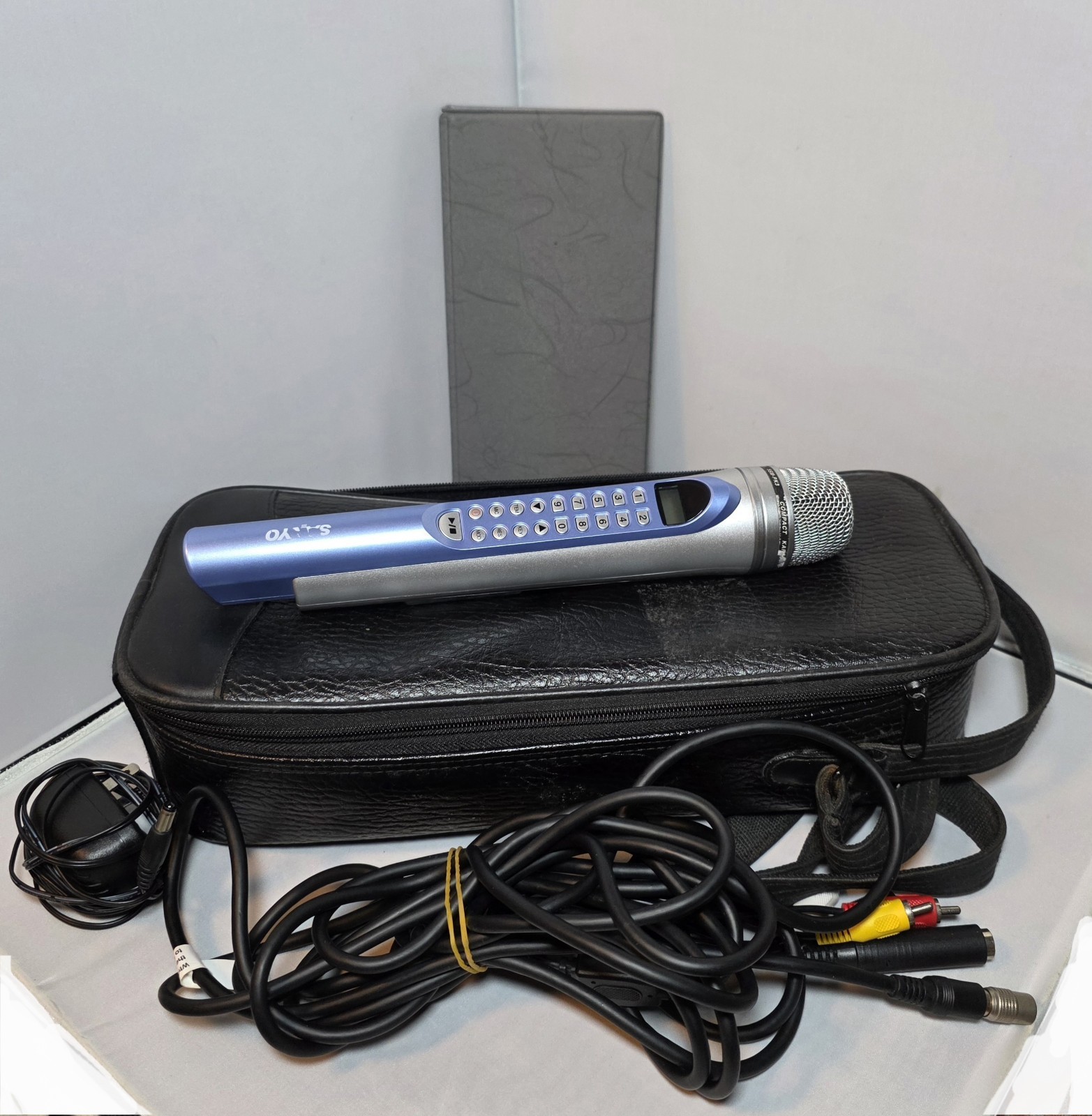 SANYO Personal Karaoke  SSM-Pk3 Microphone With Wires, Song List, Carrying Case 