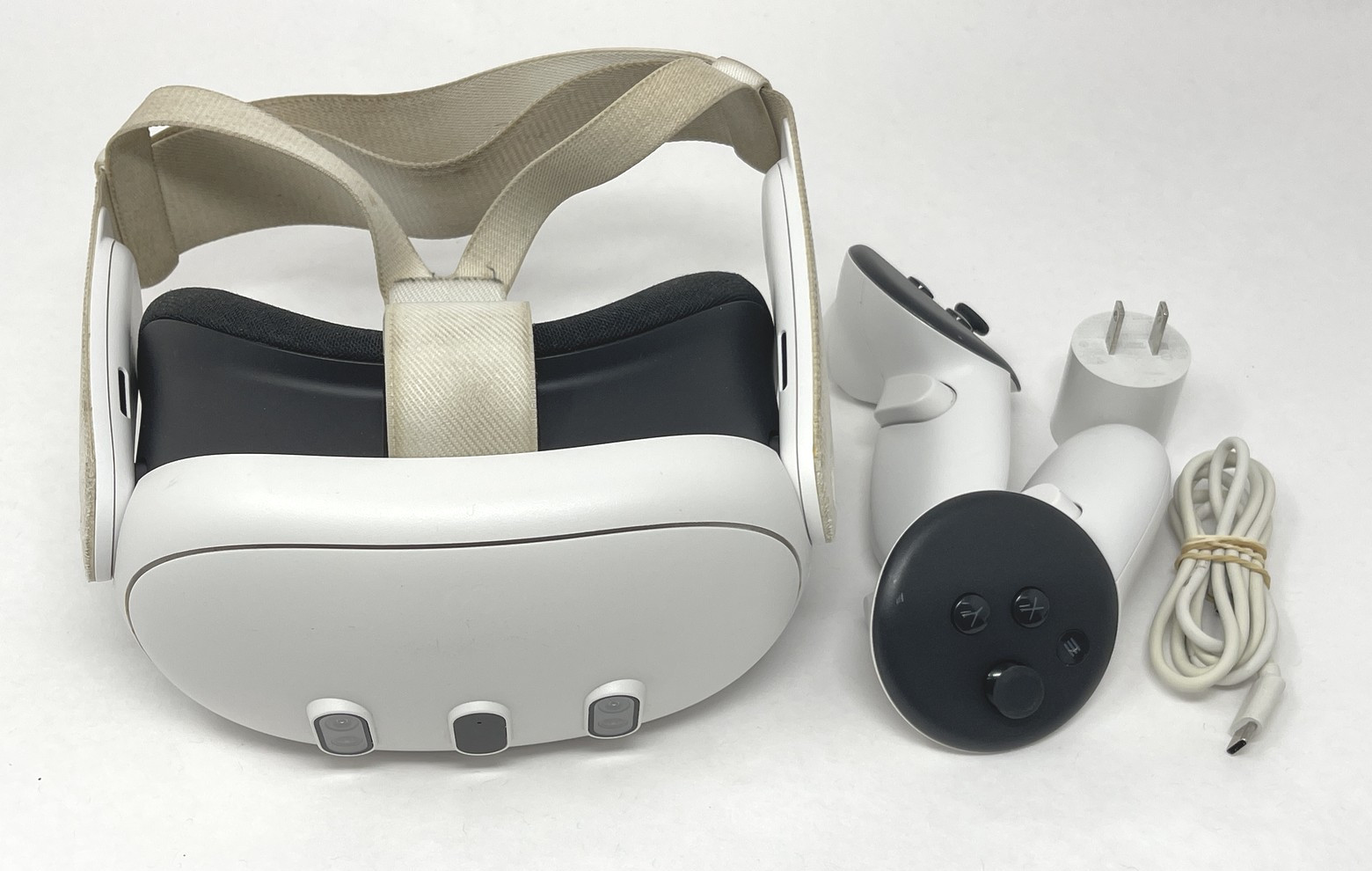 Meta Quest 3 128GB VR Headset With 2 Controllers Used