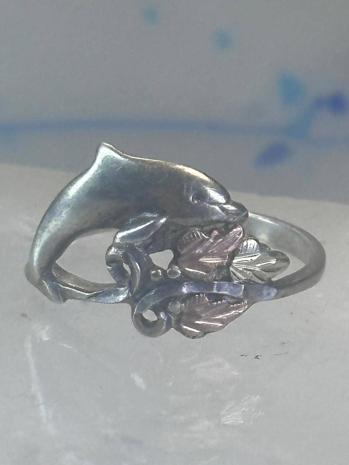 Black Hills Gold ring leaves Dolphin band floral size 6.75 sterling silver women