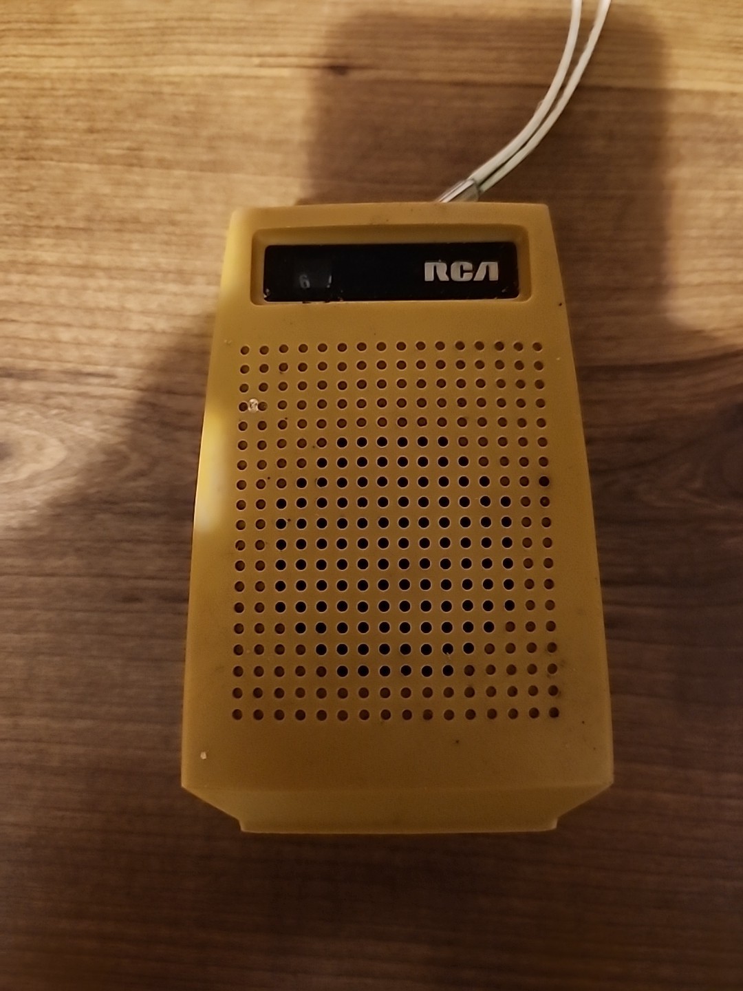 RCA Model RZG 103N AM TRANSISTOR Radio for Parts Or Repair