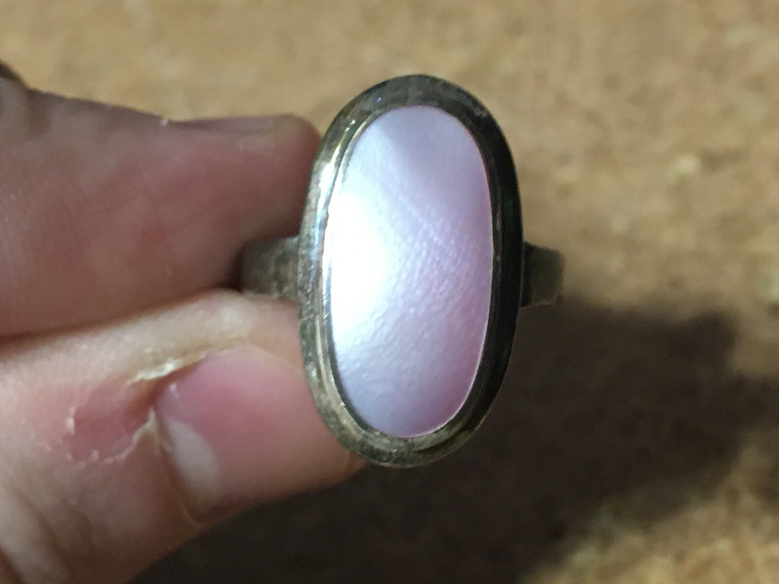 VINTAGE AVON MOTHER OF PEARL 925 STERLING SILVER RING SIZE 8 / WRONGWAY052