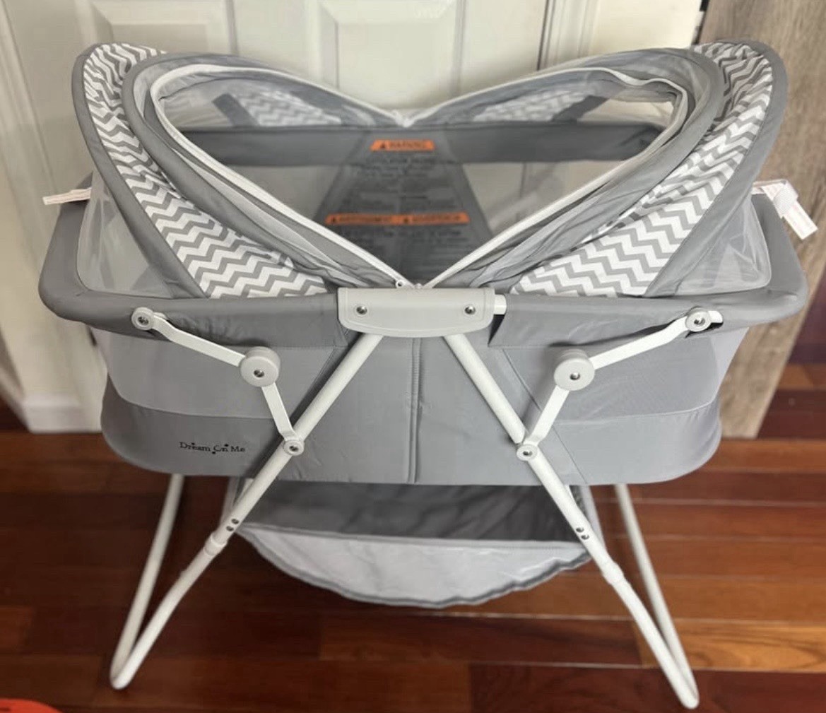 Dream On Me Karley Bassinet Gray