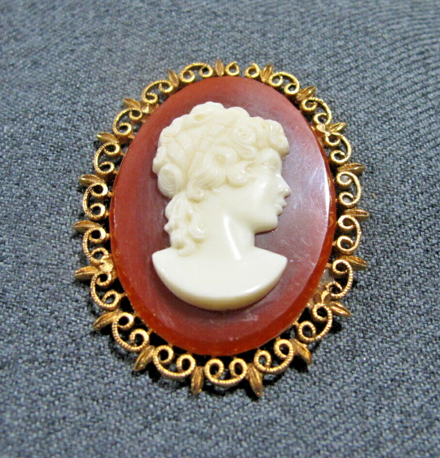 Vintage creamy & amber color plastic cameo filigree goldtone medallion pendant