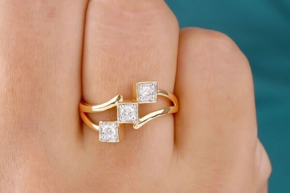 1.5Ct Round Cut Women's Engagement Ring Simulated Diamond 14K Yellow Gold Plated