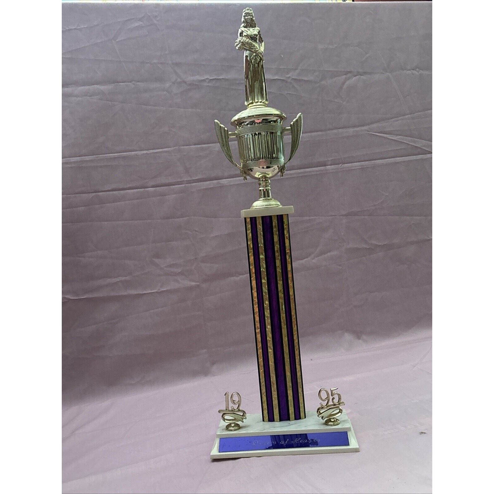 26" Queen of Hearts Trophy 1995 Pre-Owned "No Name" Purple/Gold Holo