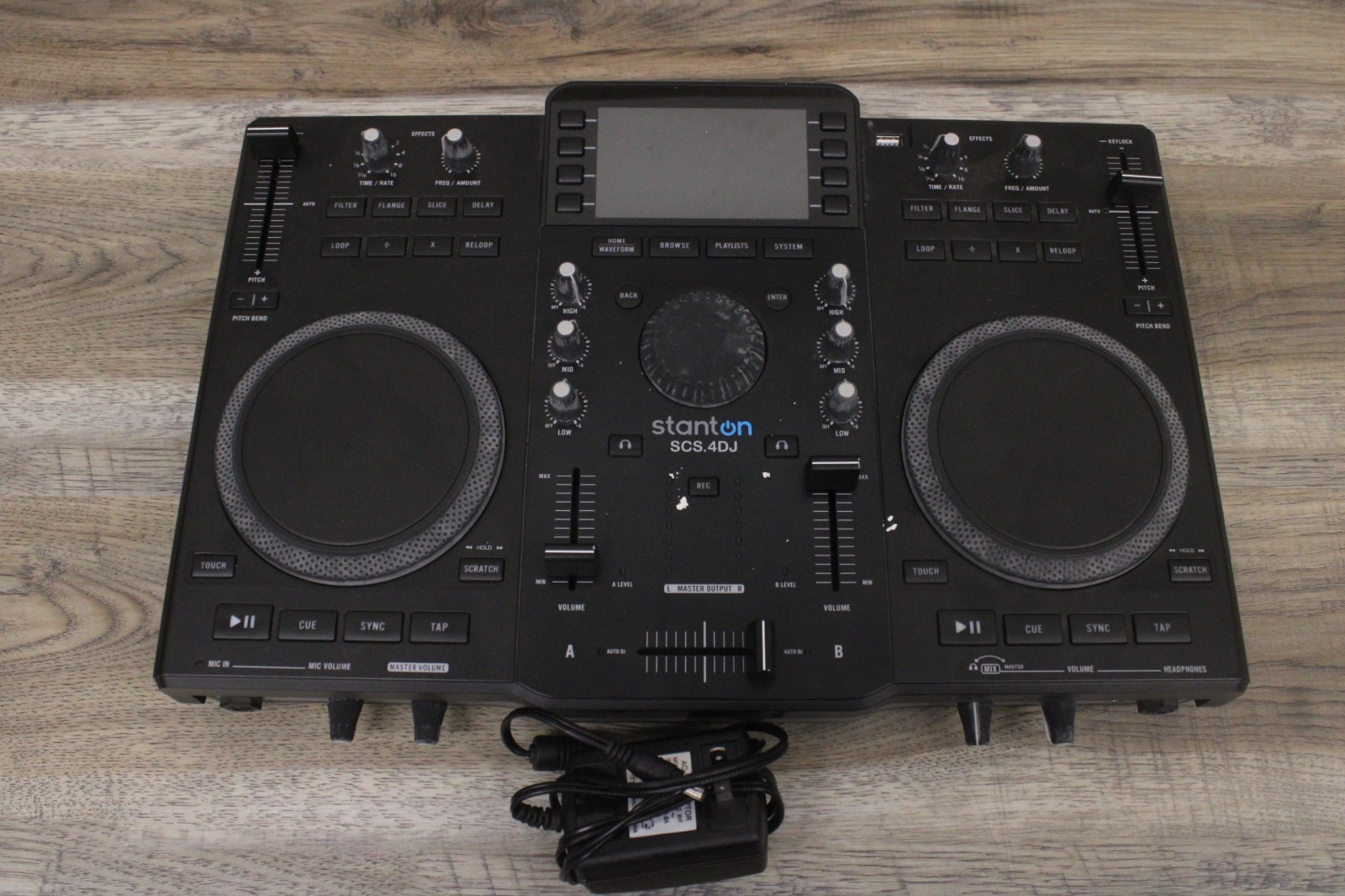 Stanton SCS4DJ Digital DJ Mix Station