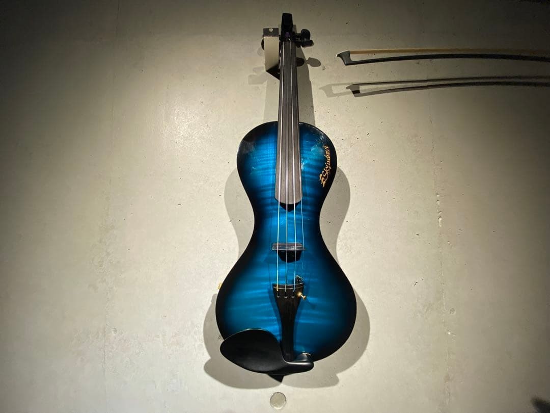 [Vintage] Rare and beautiful electric violin with blue sunburst out of print