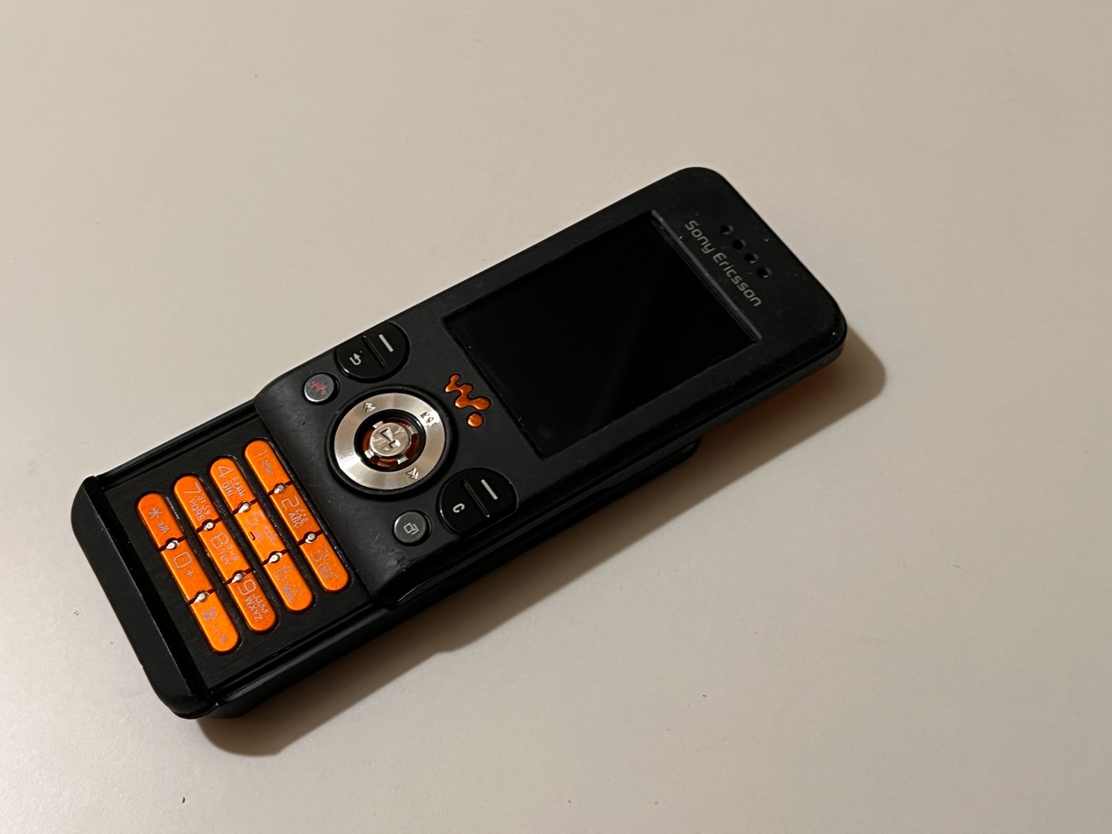 Sony Ericsson W580i Black color Vintage Cell phone Untested