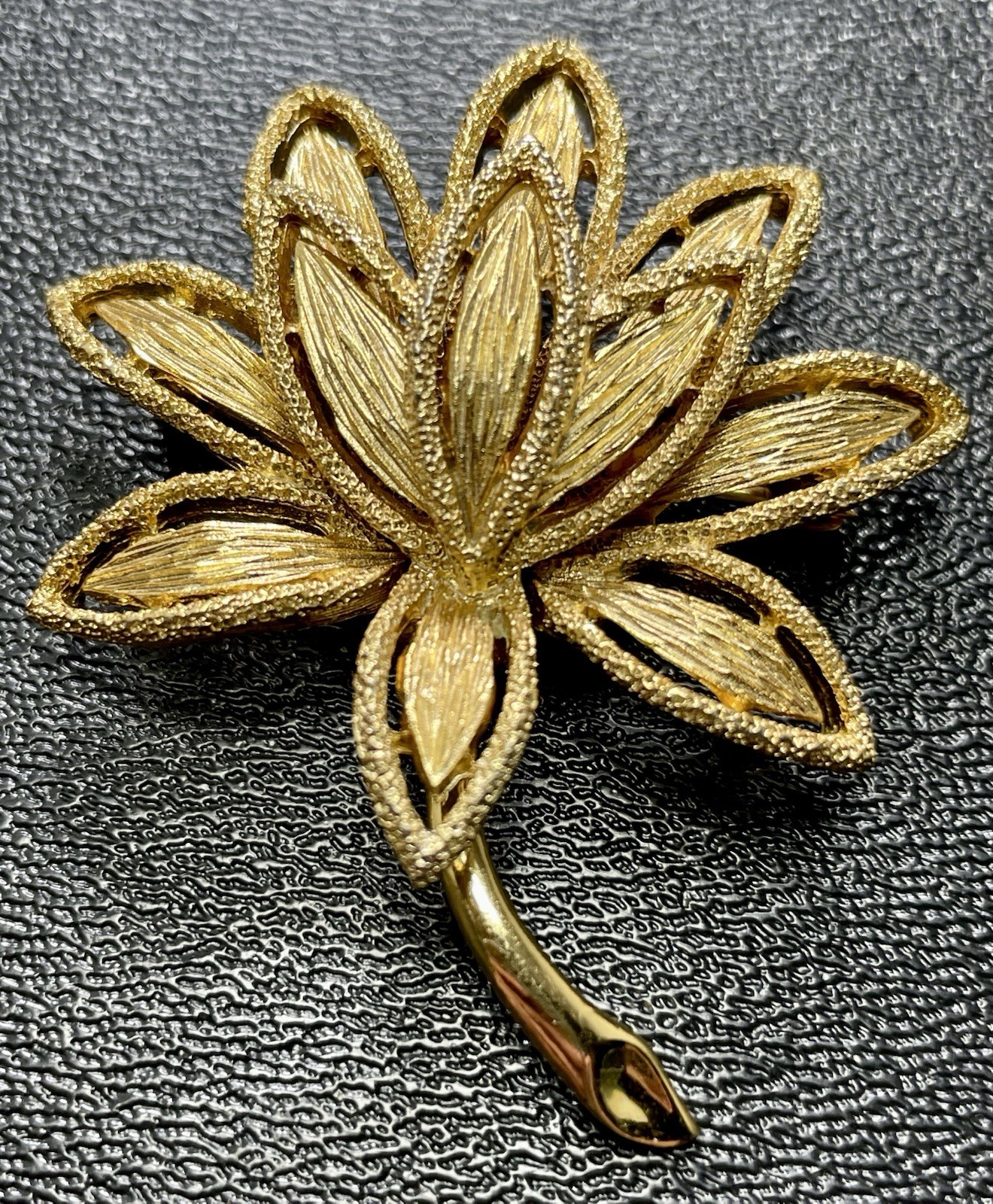 Vintage Signed AVON 2” Gold Tone Lotus Flower Brooch Pin