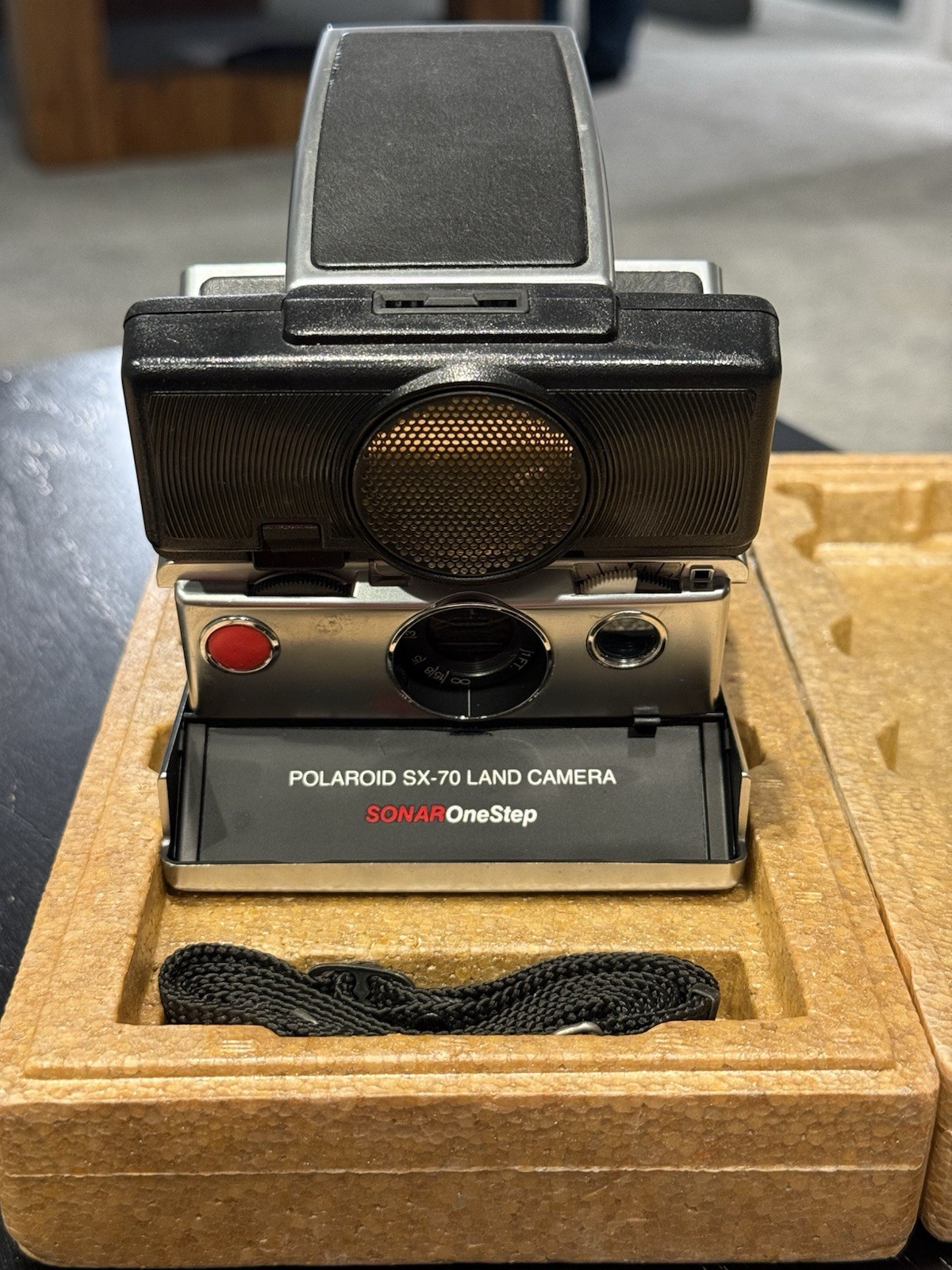 Polaroid SX-70 Sonar OneStep Land Camera Autofocus w/ Box Strap Vintage