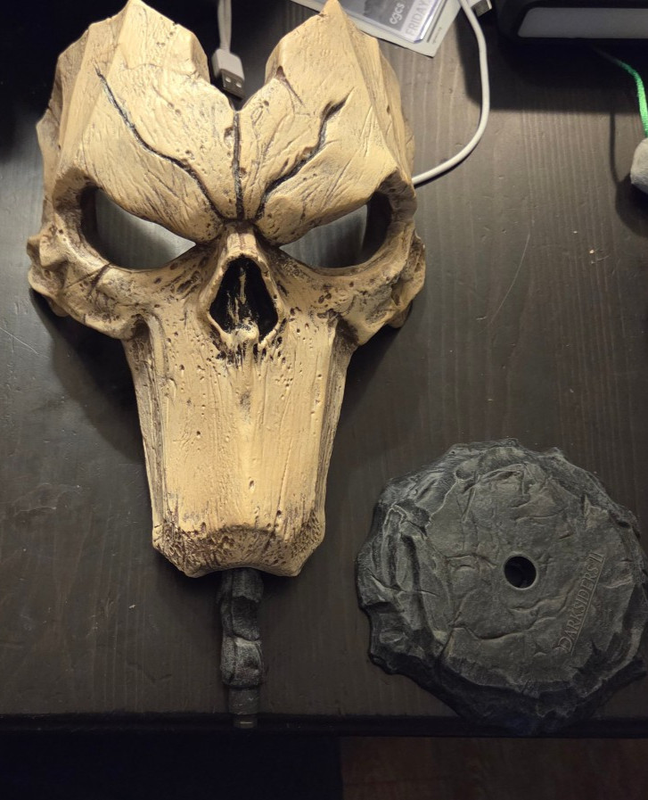 Darksiders II 2 Collector's edition Death Mask Replica Prop & Stand (No Game)