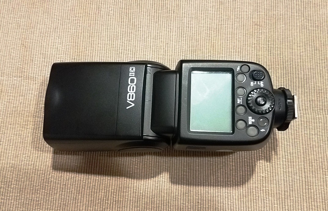 Godox V860II-C TTL Wireless Flash Speedlite for Canon  *FOR PARTS OR REPAIR*