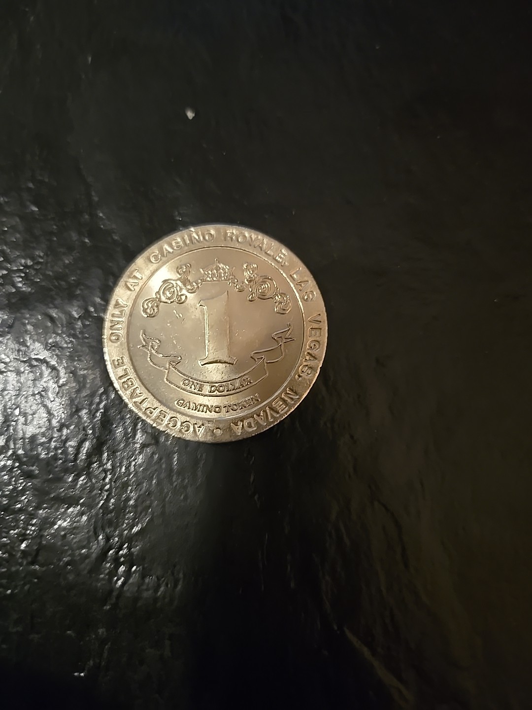 1992 CASINO ROYALE LAS VEGAS 0NE DOLLAR GAMING TOKEN