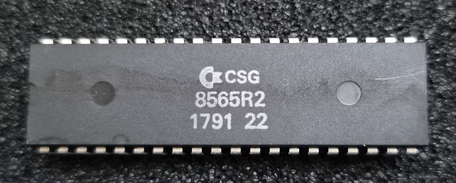 CSG 8565R2 VIC-II Video Chip – Commodore 64 C64 – Tested / Vintage IC