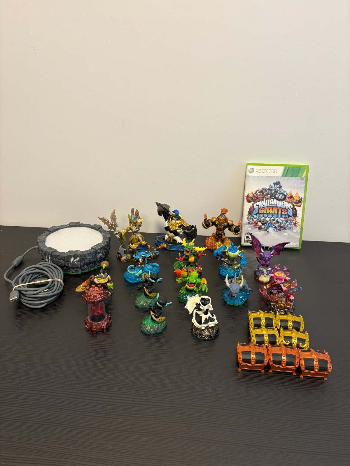 Lot Of 14 Skylanders Giants Action Figures Mixed w/ PORTAL AND GAME Xbox 360