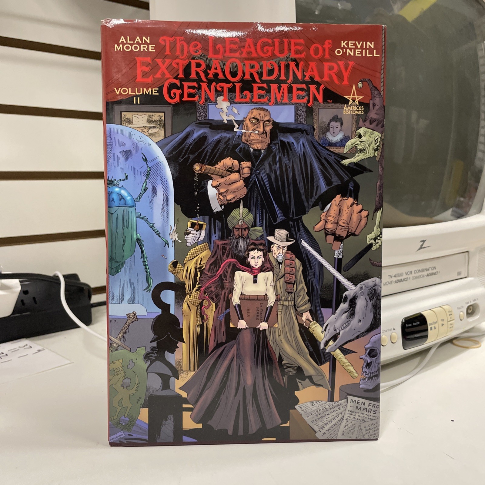 League of Extraordinary Gentleman - Volume 2 by Alan Moore HC