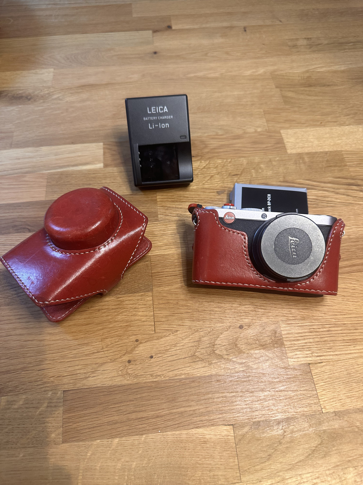 Leica X1 12MP Digital Camera w/ 24mm f2.8 Elmarit ASPH & Case & Extra Battery