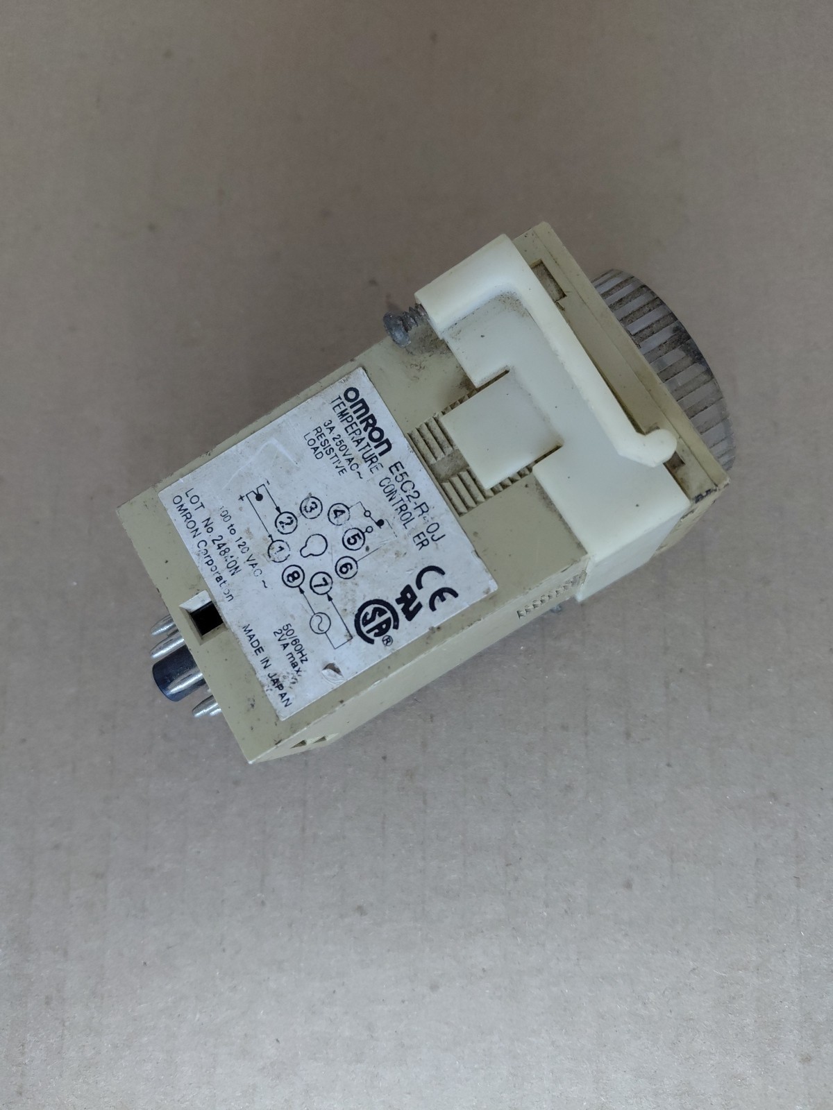 Omron E5C2-R40J temperature controller