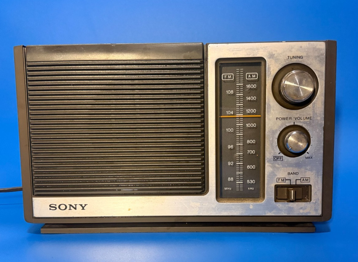 Vintage Sony ICF-9650W AM/FM Wood Tabletop Radio - WORKING