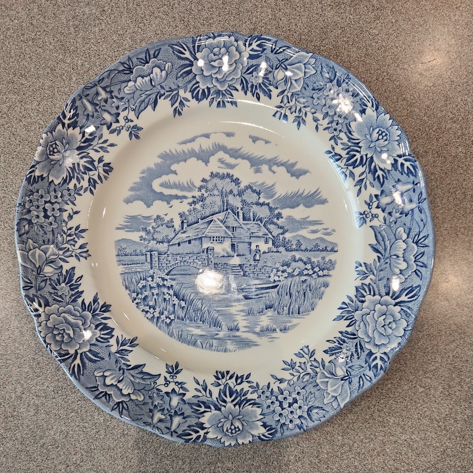 English Village By Salem China Co. Olde Staffordshire 9 3/4" Dinner Plate