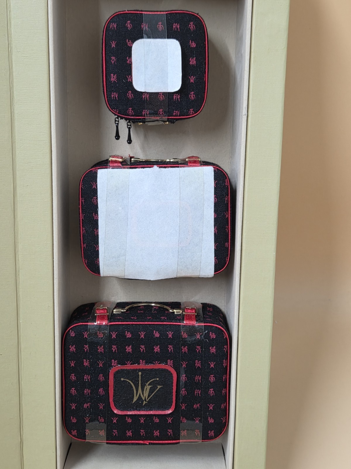 2005 Integrity Toys Fashion Royalty Deluxe Voyager Luggage #91045 NRFB