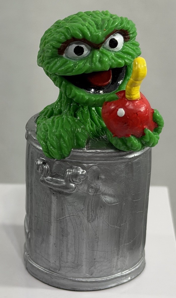 Sesame Street Oscar the Grouch Figure w Apple w Pet Worm Slimey Applause 2.5”