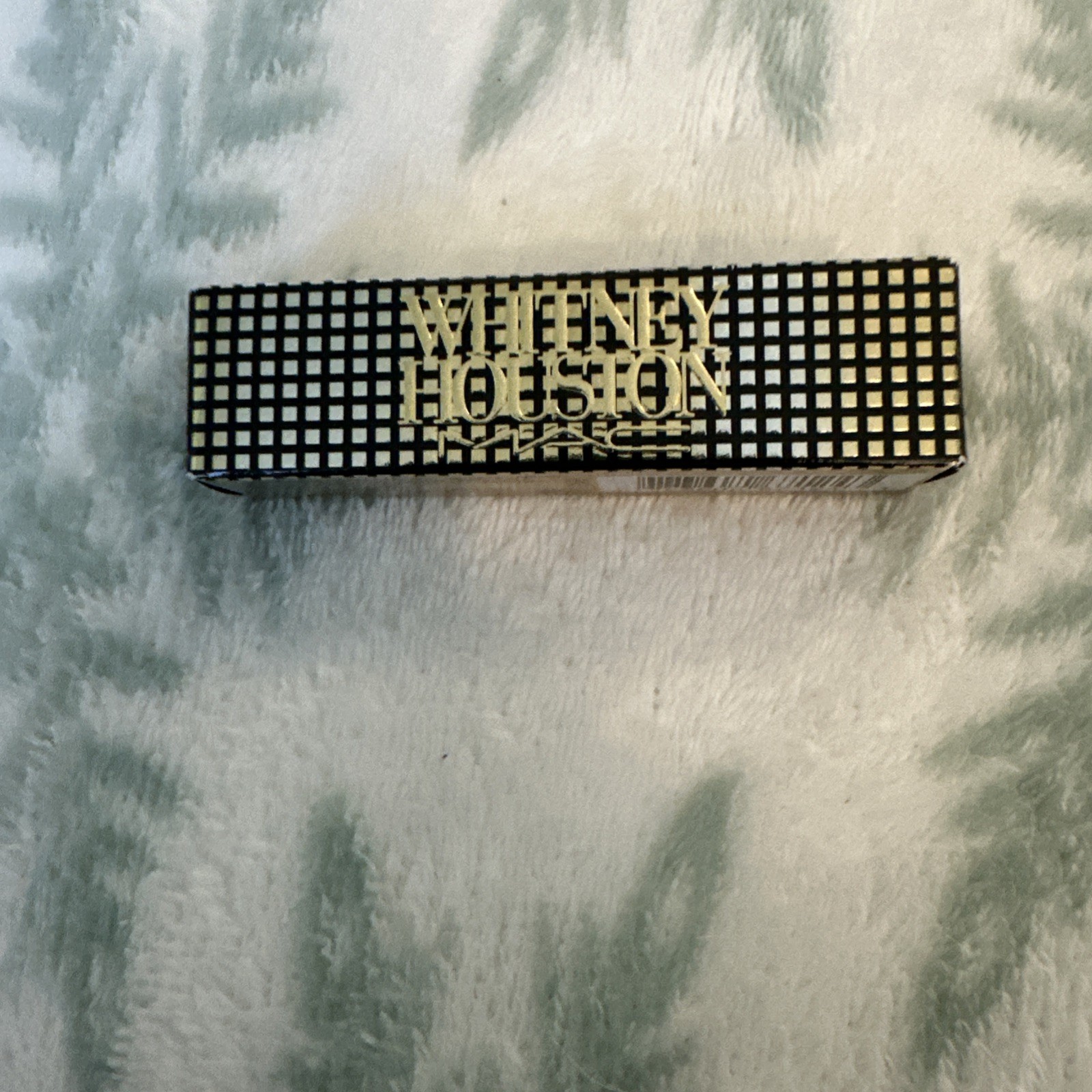 MAC Whitney Houston Frost Lipstick - Nippy`s Rose