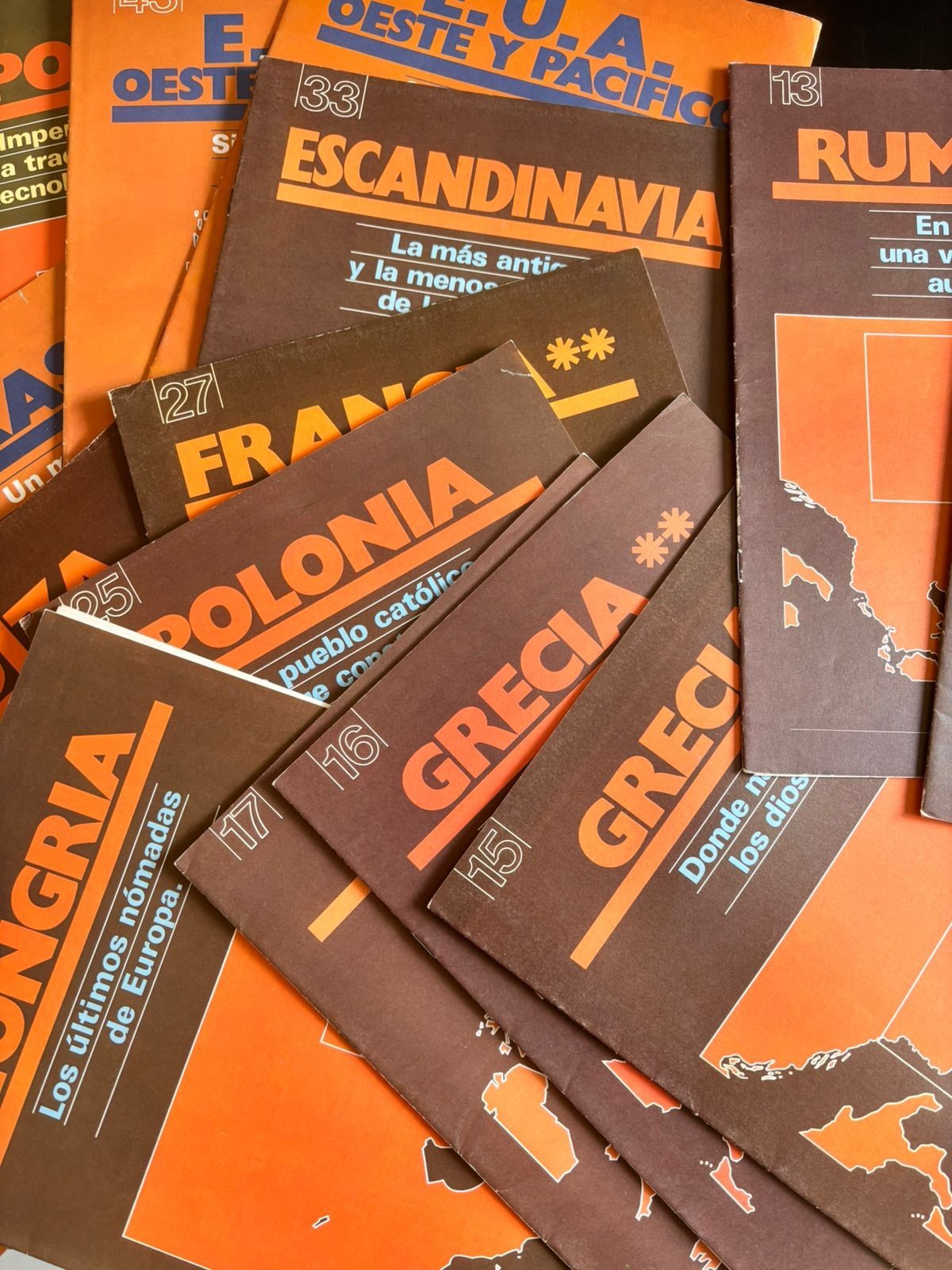 Vintage 1979 Fold-Out Atlas Maps Lot (23) – Gran Atlas Aguilar – Retro Wall Art