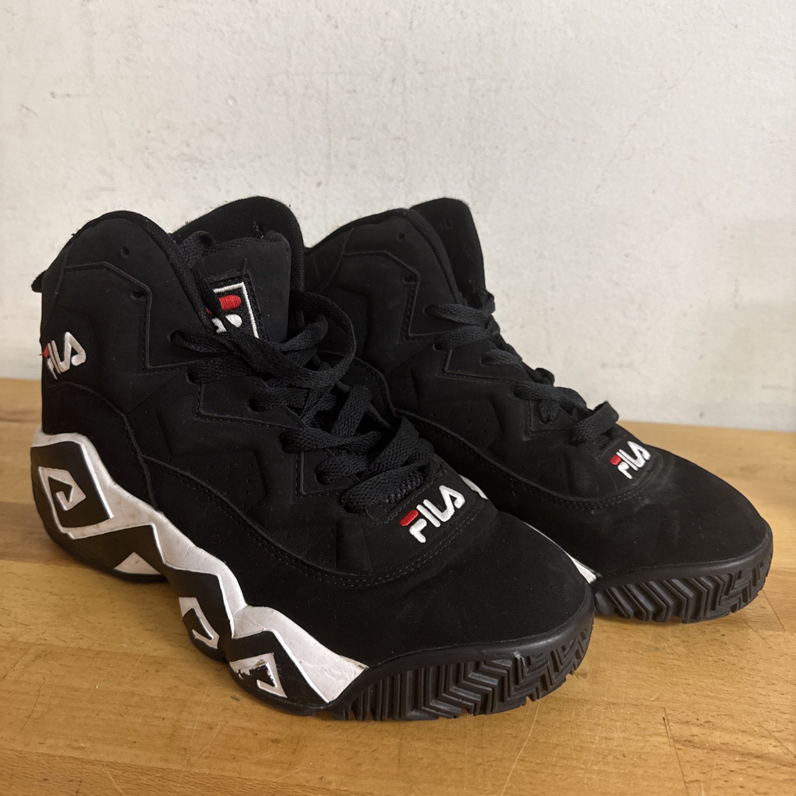 Size 7 Boys - Fila Mb Black & White, 3VB90148-014.