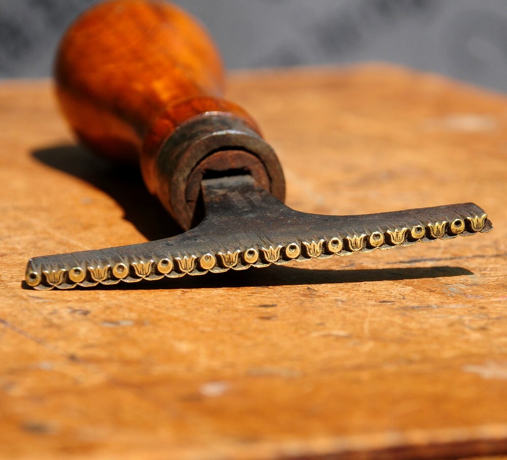 Brass Bookbinder Hand Tool Ornament Pallet Leather gilding embossing bronze old'