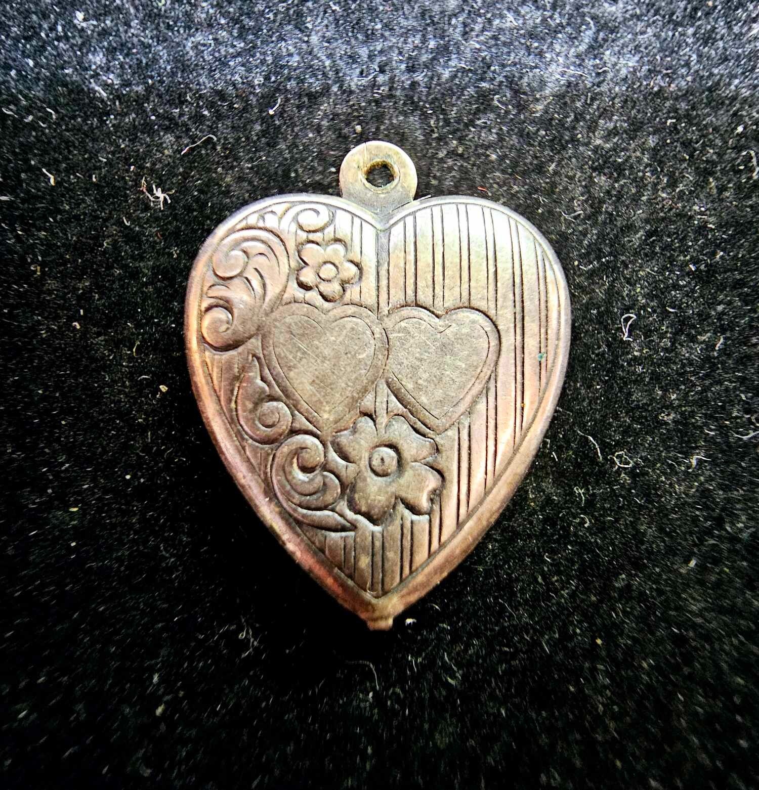 vtg Sterling Silver Heart Pendant/Charm w/ Engraved Double Heart Flower- tested