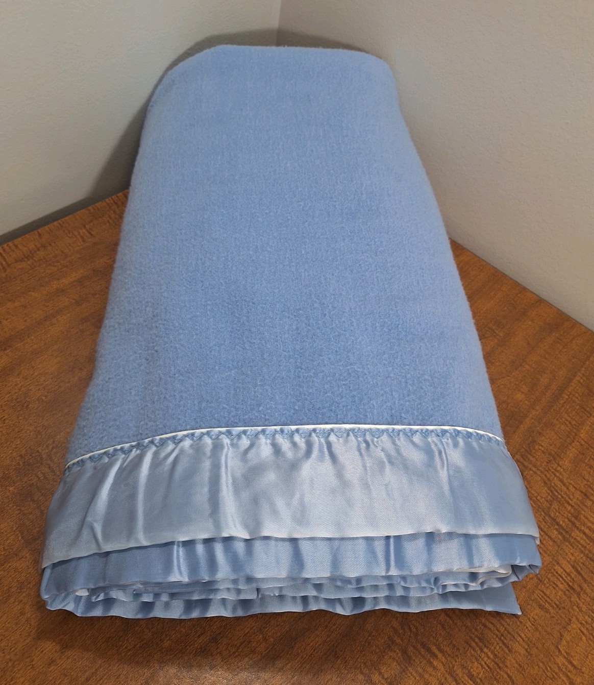 Vintage Satin Trim Blue Acrylic Twin Size Blanket Throw 65 X 88 Cottagecore USA
