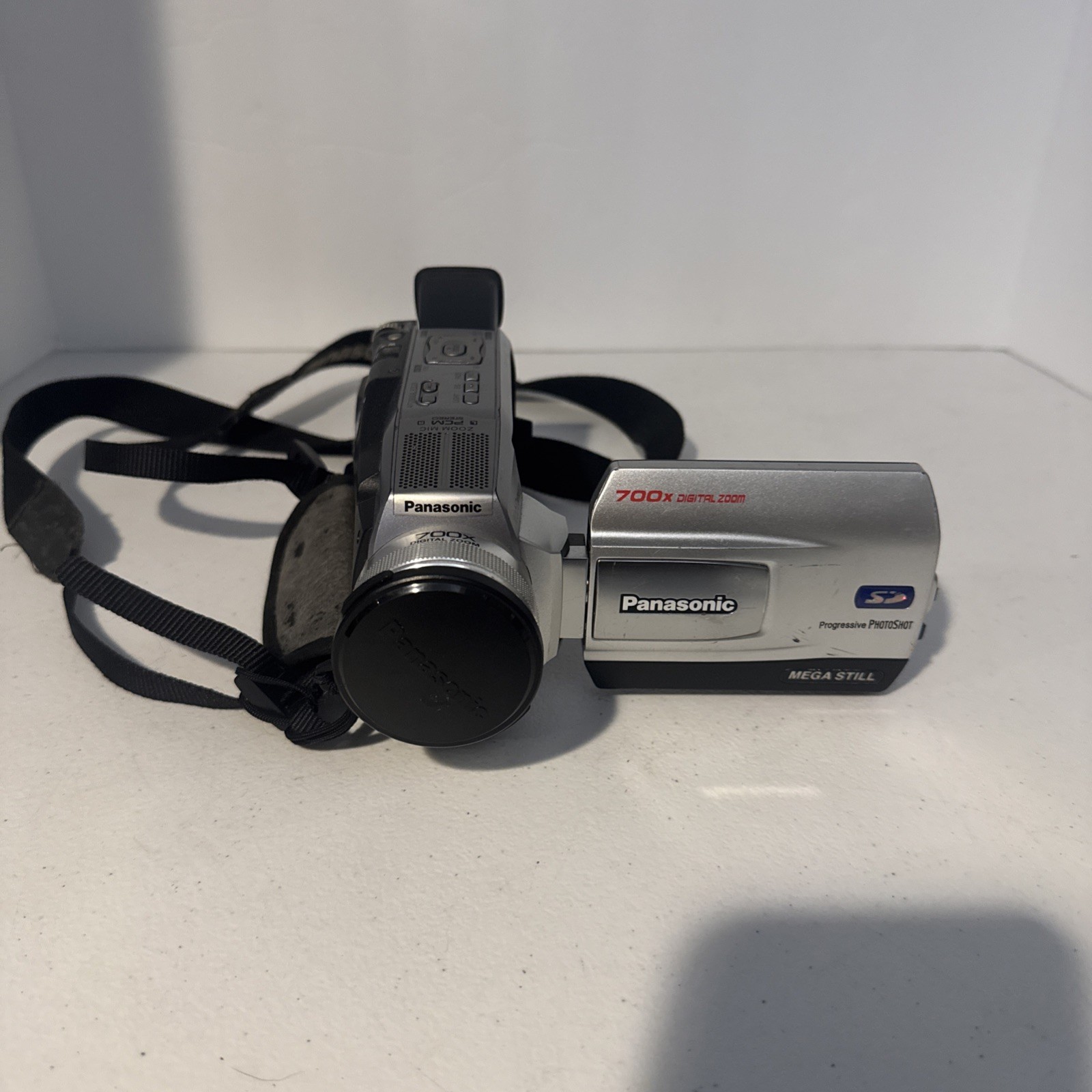 Panasonic PV-DV202D MiniDV Web Camera 700x Digital Zoom Palmcorder - Untested
