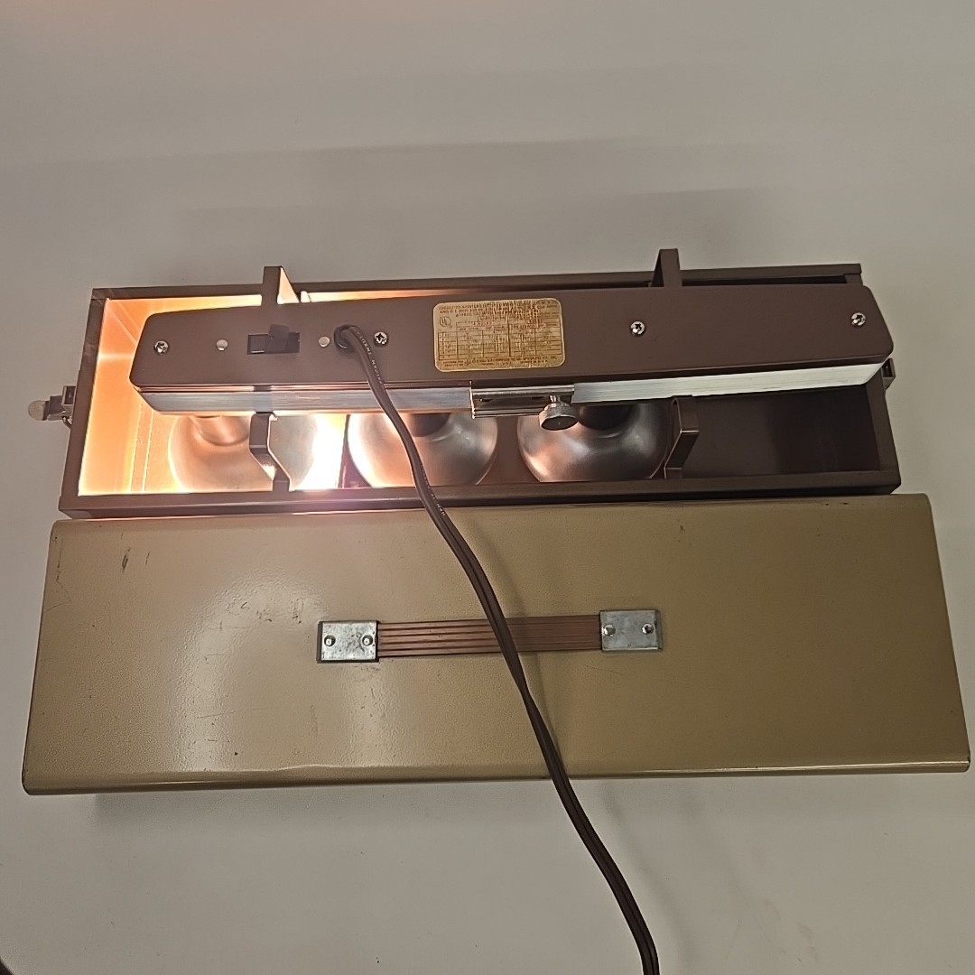 Vintage Movie Light Bar Case Tested 3 Bulbs Filming Photography (One Bulb Out)