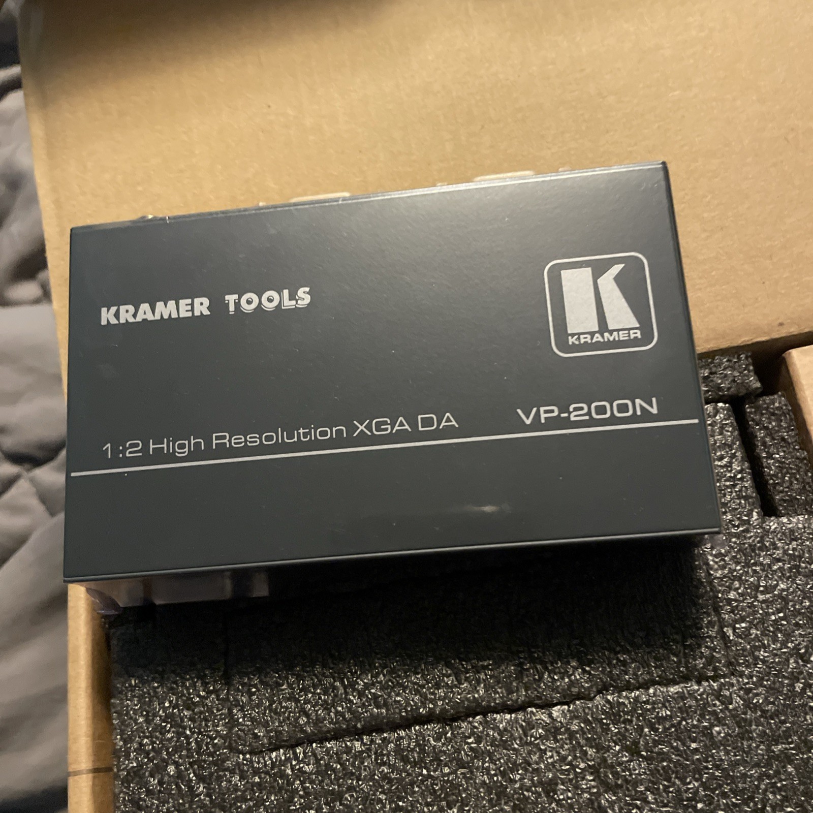 Kramer Tools VP-200N 1:2 High Resolution XGA DA with Power Supply