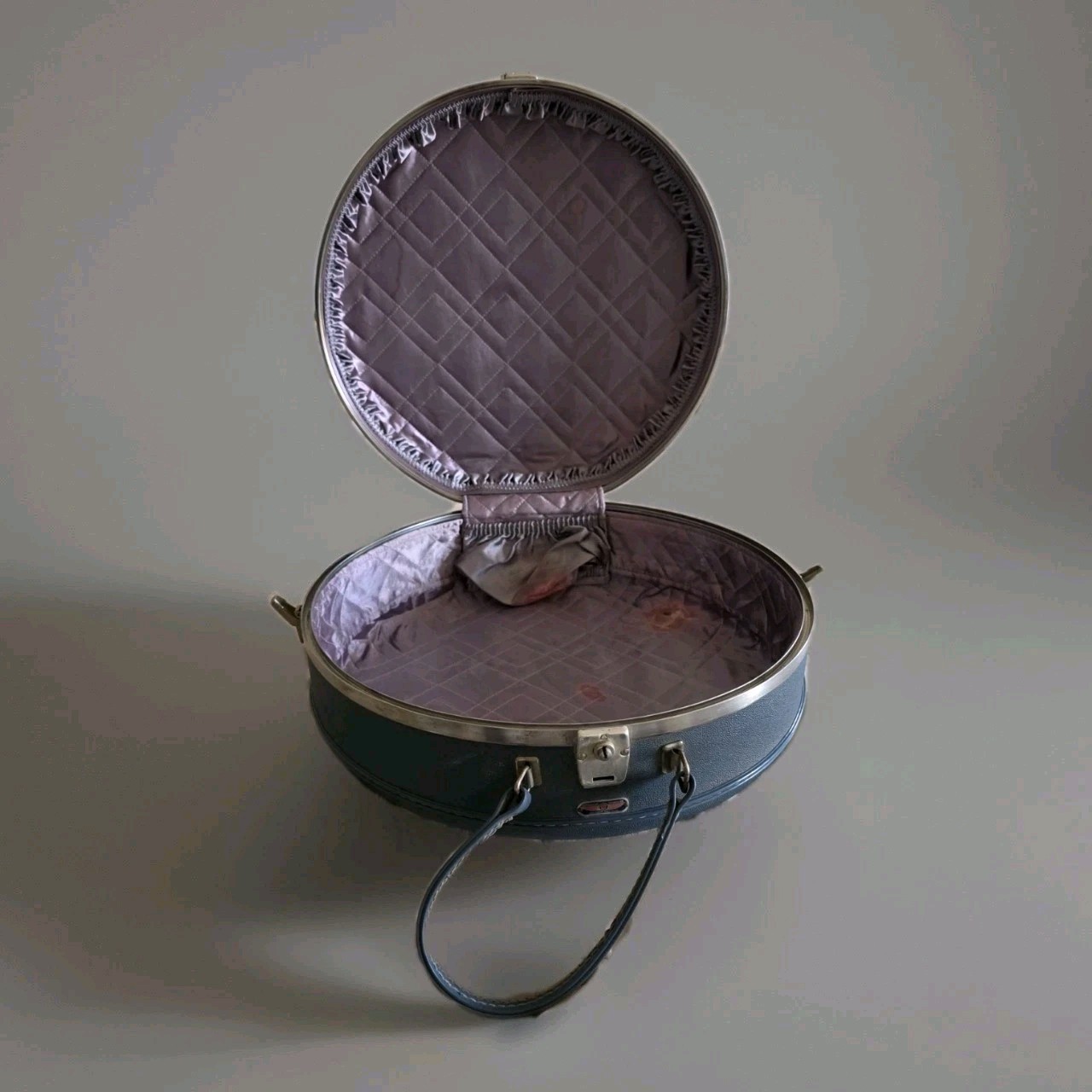 Vintage American Tourister Round Hat Hard Case SUITCASE LUGGAGE 17"