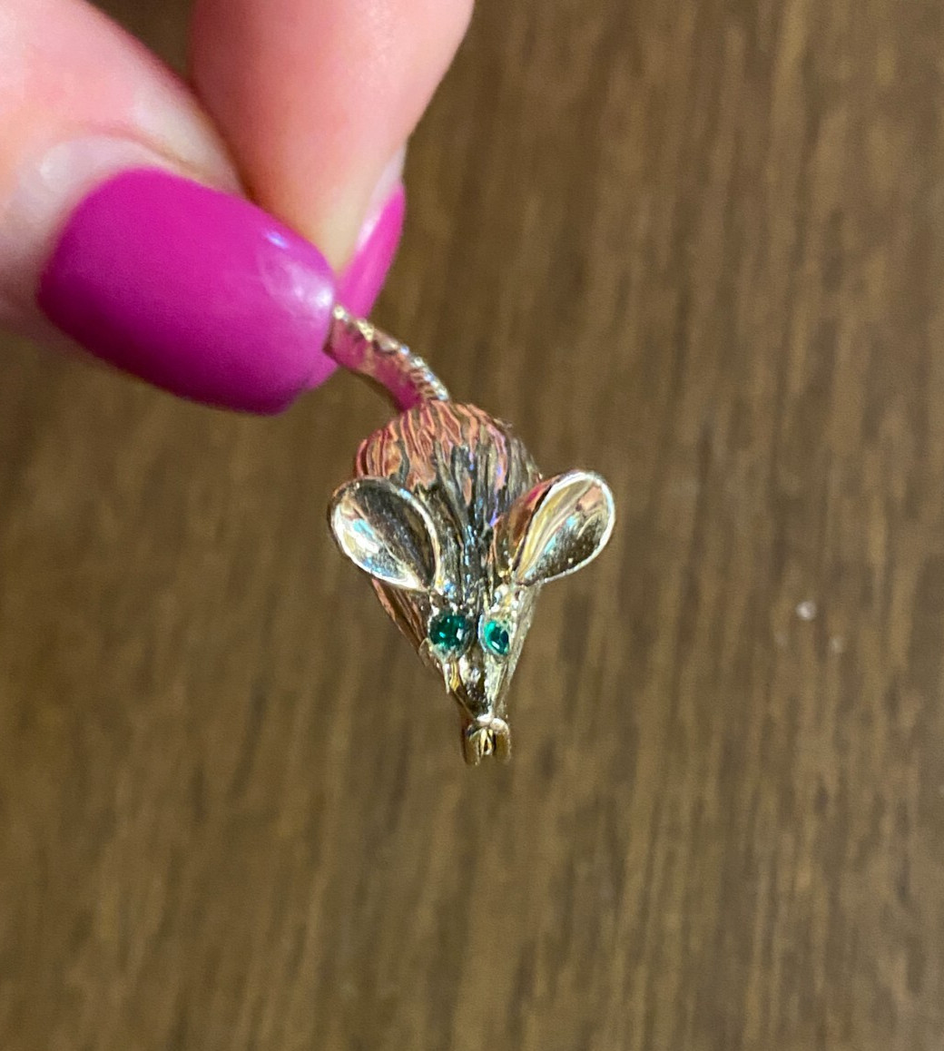 Vintage Articulated Mouse w Green Glass Rhinestone eye Gold Tone Pin Brooch 2+"