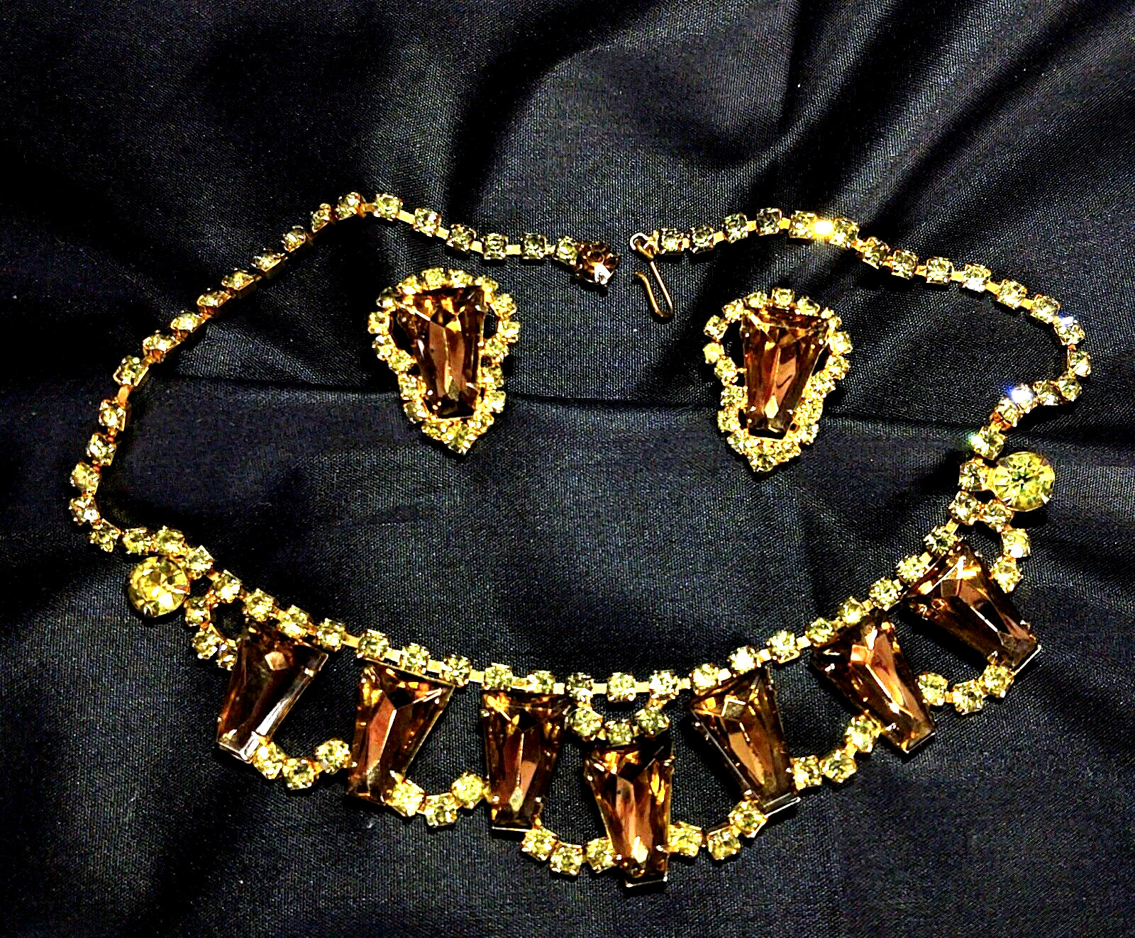 VINTAGE BEAUTIFUL AMBUR NECKLACE WITH MATCHING EARRINGS