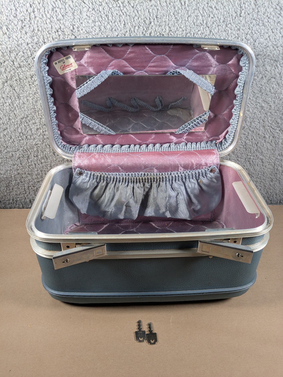 Vintage Boyle Blue Hard Case Travel Vanity Suitcase Quilted Lining Mirror w/Keys