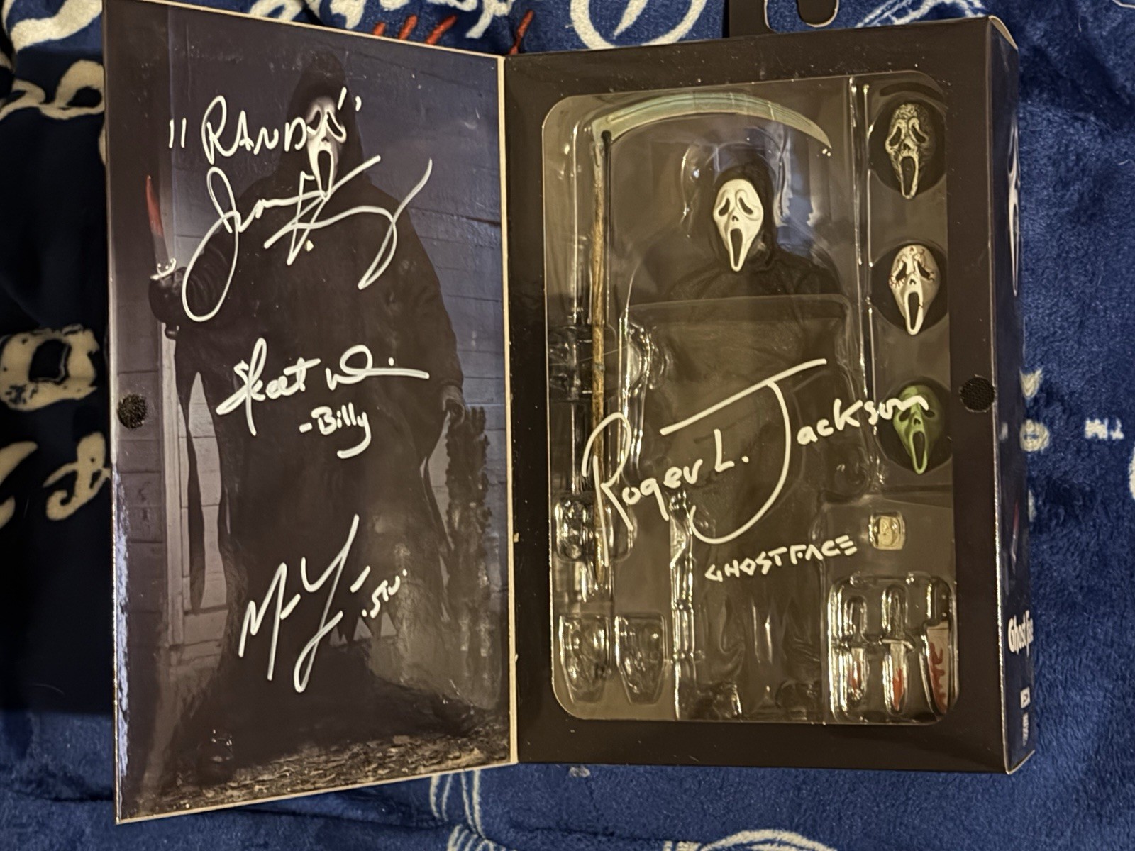 Neca Ghostface Ultimate Signed Matthew Lillard, Skeet Ulrich, Roger Jackson