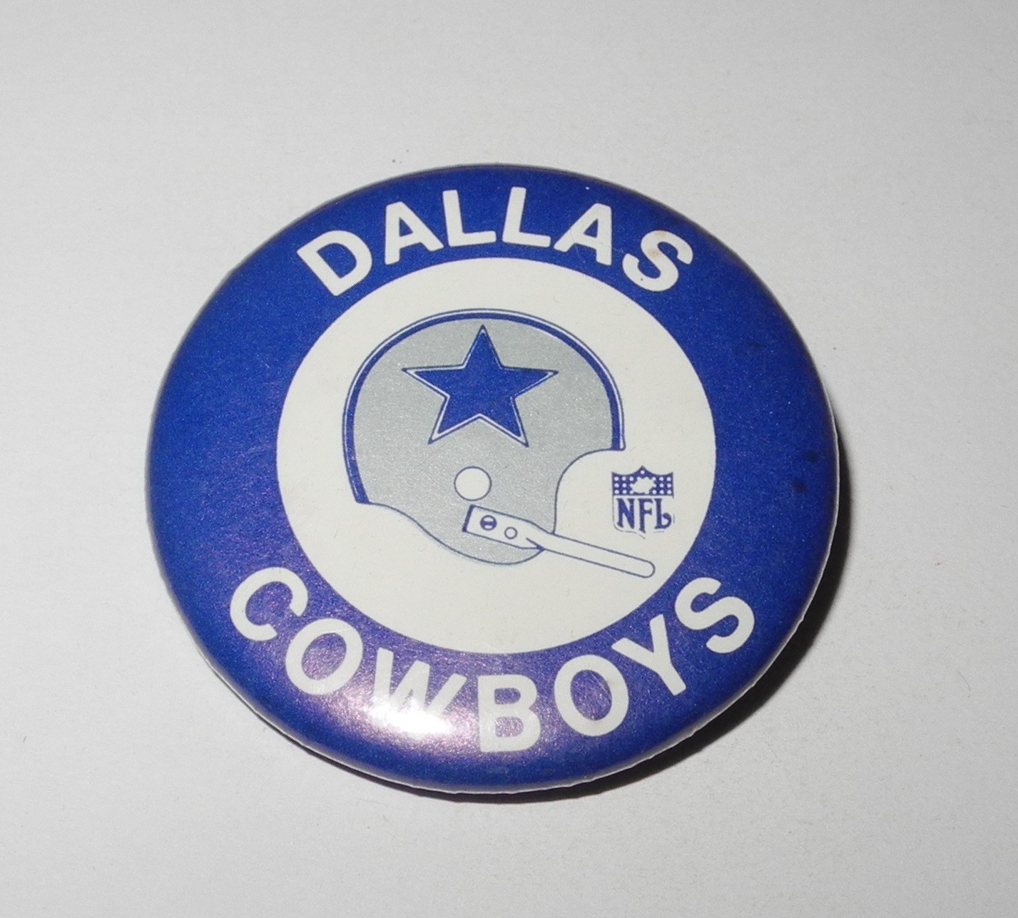 Vintage NFL Football Dallas Cowboys Stadium Souvenir Pin Coin Token Button