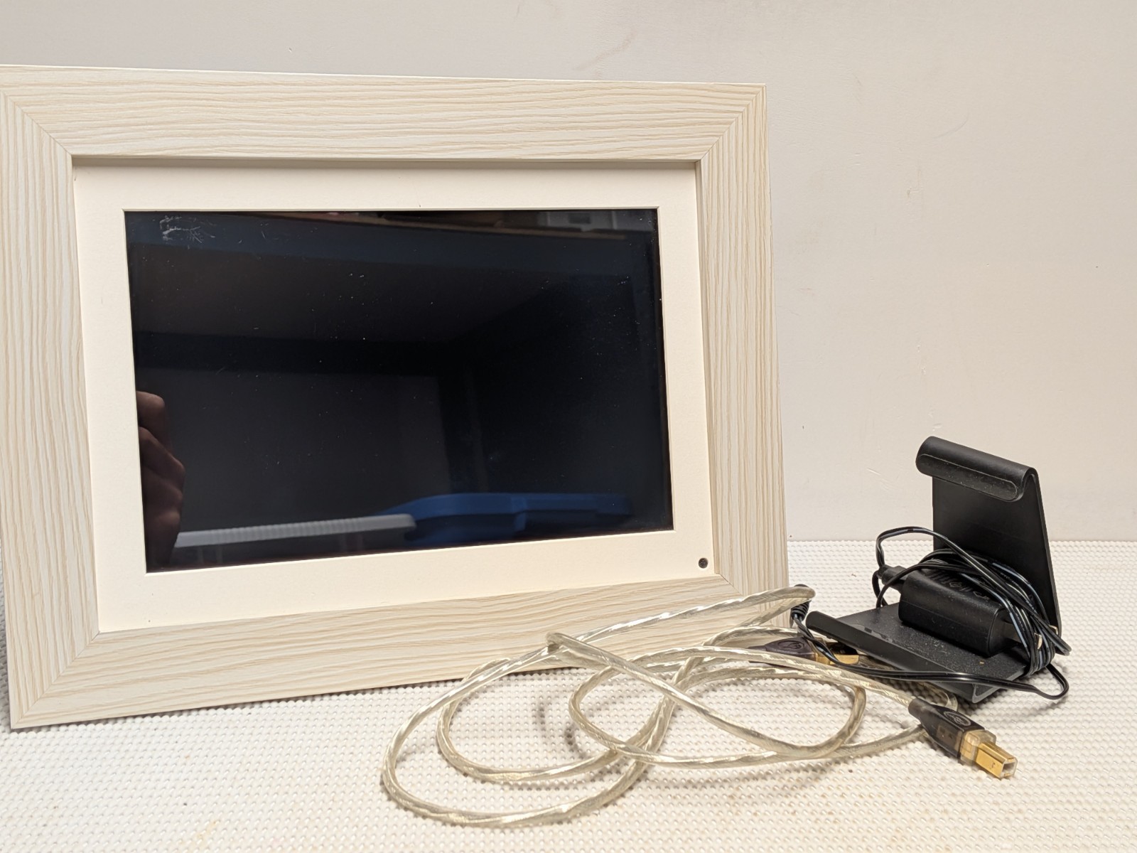 Simply Smart Home FSM010WW PhotoShare 10" Smart Digital Picture Frame in Cloud