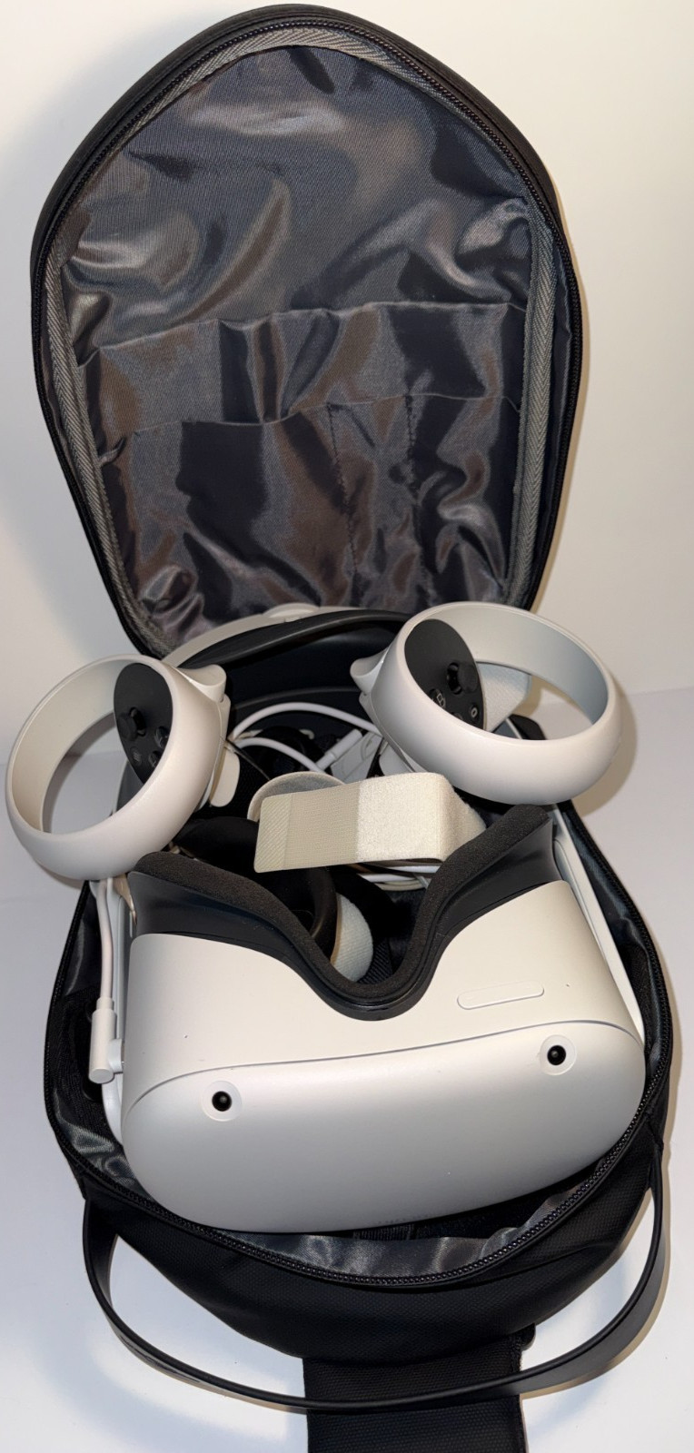 Meta Quest 2 Oculus 2 256GB complete w/ case & External Battery Pack